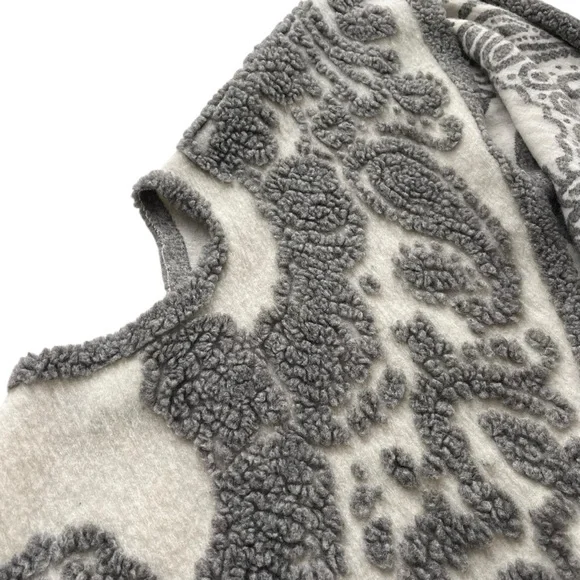 See and Be Seen OS Cream Gray Paisley, Sherpa, Drape Collar, Open Lagenlook Vest - Picture 4 of 16